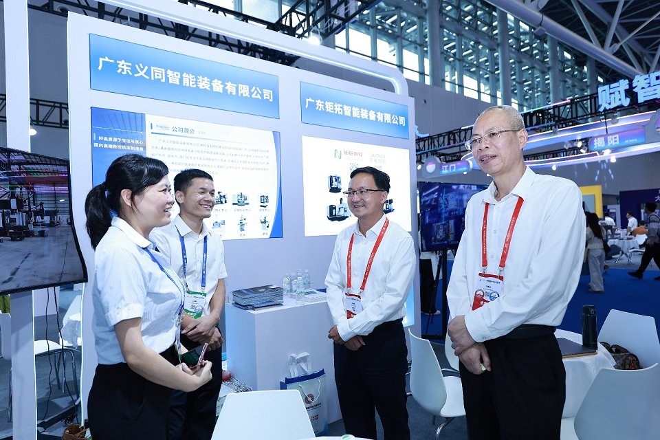 展会风采 | 市领导带队参观中博会义同展会